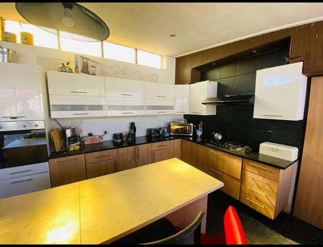 6 BEDROOM HOUSE FOR SALE IN BOKSBURG NORTH